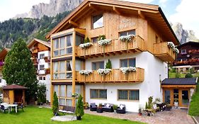 Apartments Chalet Ciufdlton